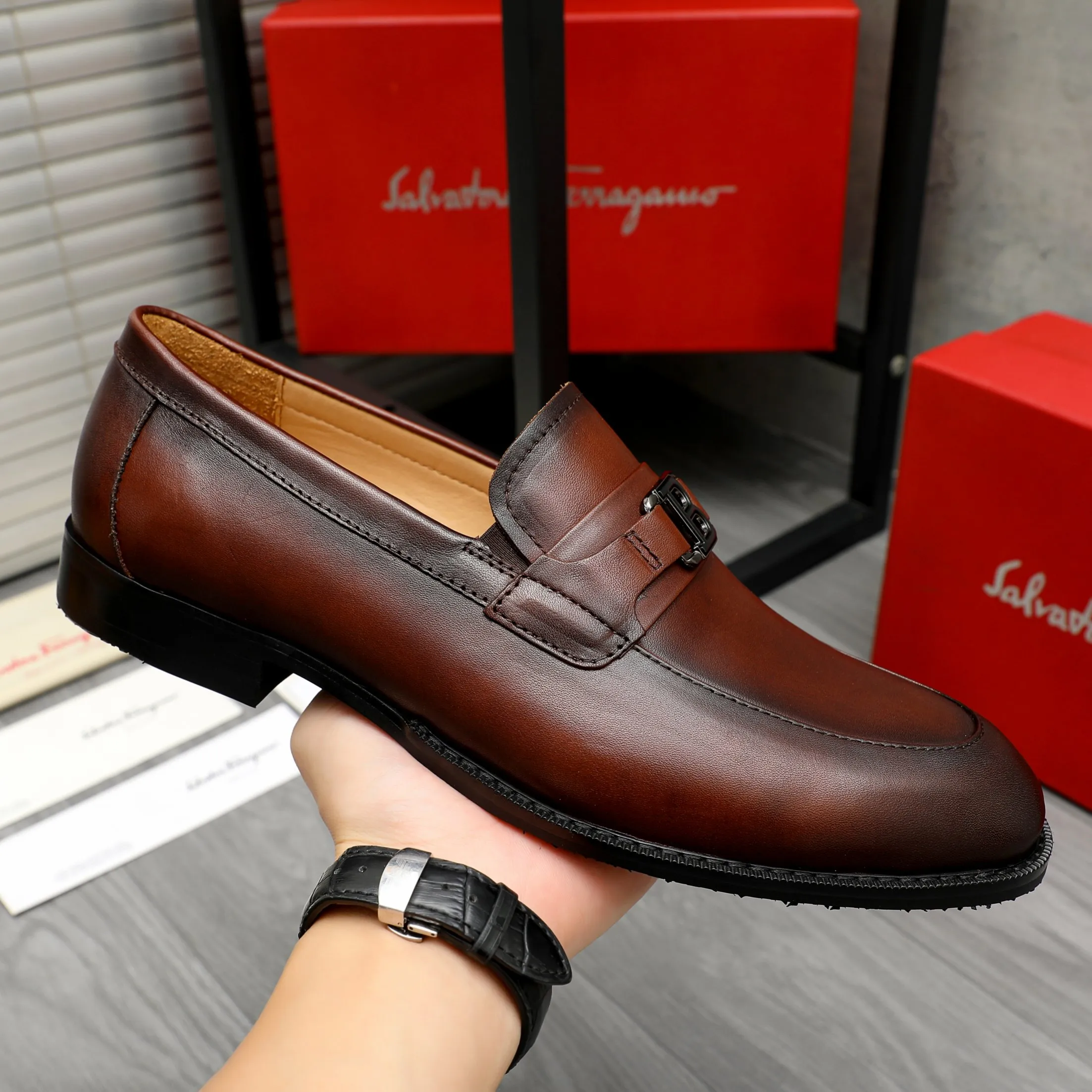 Men's shoes 💰540 Product trademark: Ferragamo "Ferragamo" business casual slip-on leather shoes Regular size: 39-45 (45. Customized, non-returnable) Product materials: Selected color-brushed cowhide upper, cowhide lining, original outsole